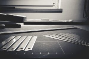 英文契約のRepresentations and Warranties（表明保証）の役割を設計図で示すイメージ